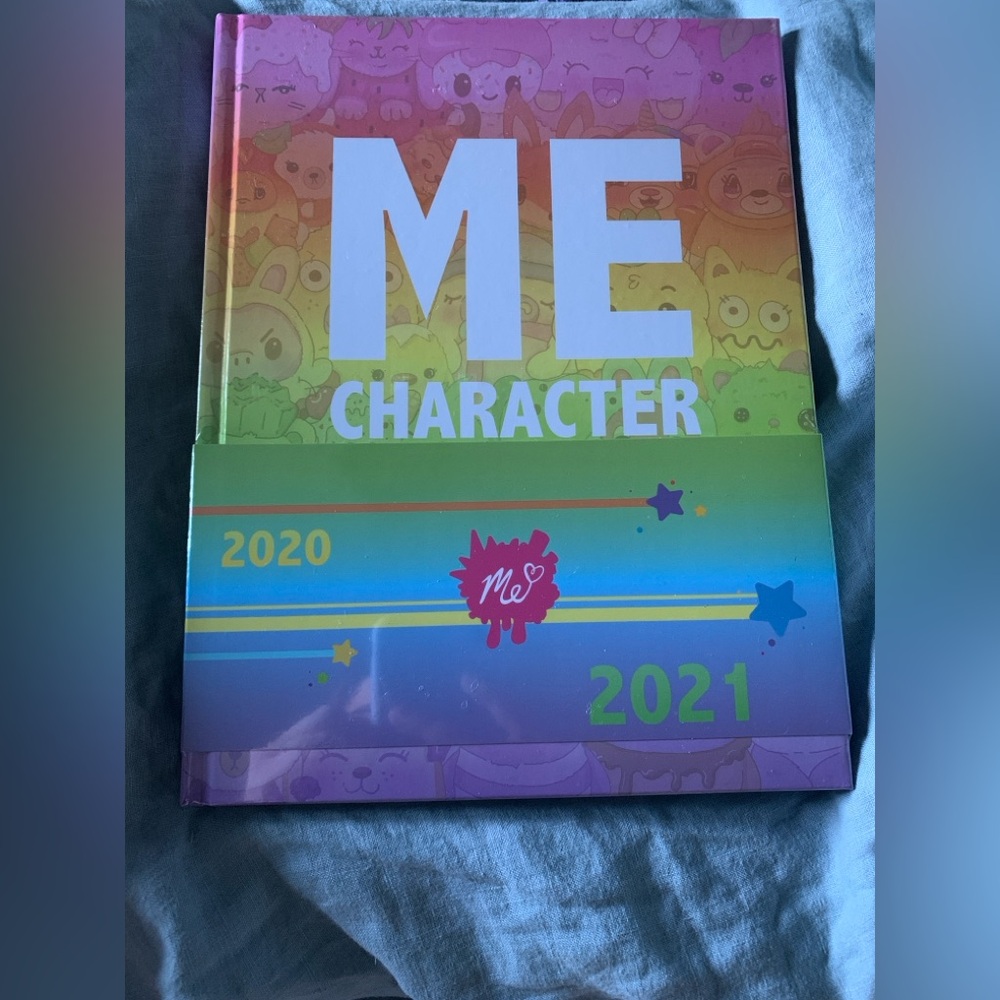 MORIAH ELIZABETH BOOK Volume 1: 2018-2021 Official Character Guidebook